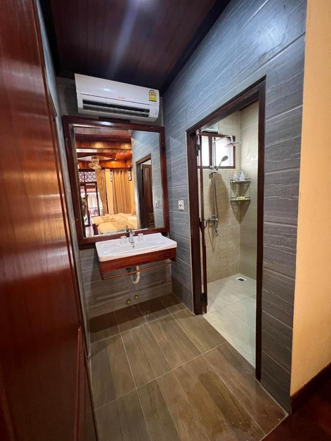 Chaluenxay Boutique Hotel Луанґпхабанґ Екстер'єр фото